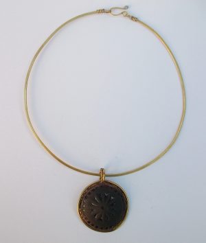 Medaljon crna glina-ogrlica