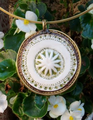 Medaljon porcelan,ogrlica 1